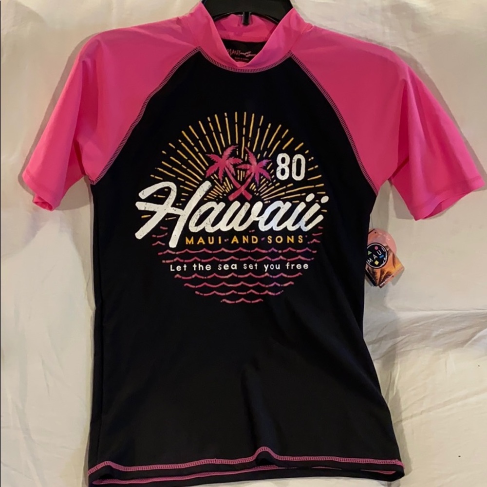 Maui and sons rashguard with UPF 50+. Size small